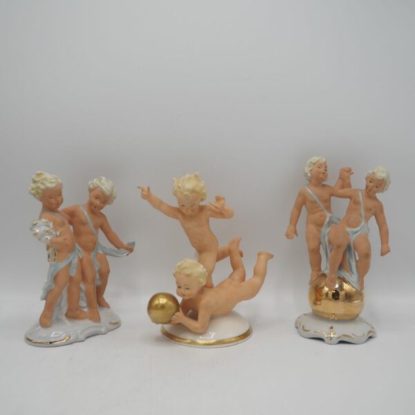 3 statuettes