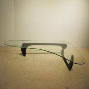 Isamu Nogushi  d'après